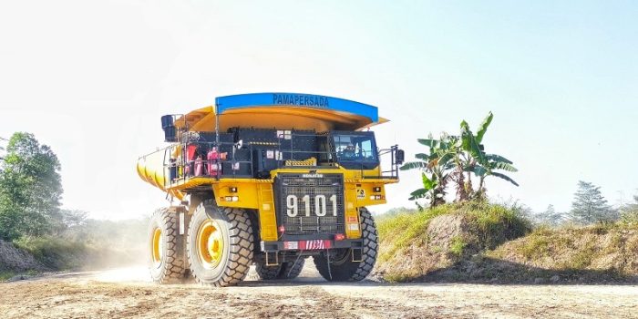 Komatsu truk